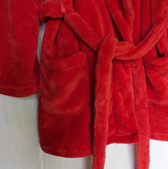 VICTORIA'S SECRET women's red plush soft and cozy fleece bath robe - Picture 5 of 12